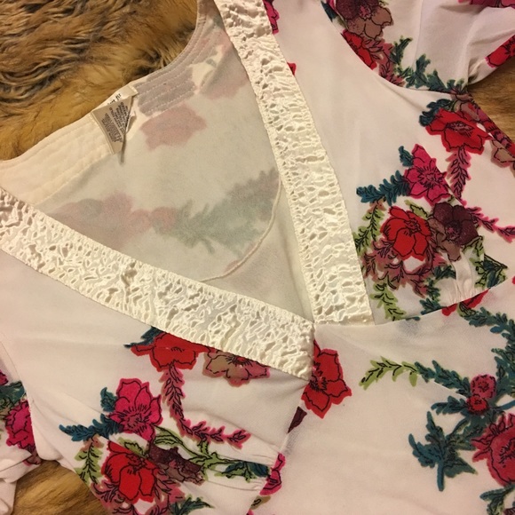 Old Navy double layer floral stretch top XS - Picture 5 of 9